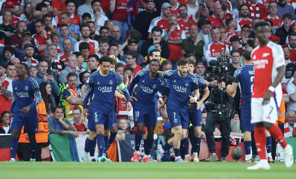 二象性，海港去年进96球刷中超纪录，今年丢44球刷冠军队纪录