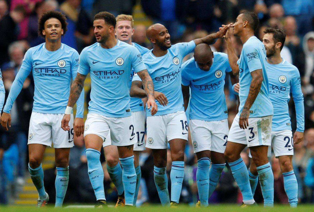 一掌给曼联“打懵”了？盖耶13分钟掌掴队友染红，红魔多打一人却输球（盖耶13分钟掌掴队友吃红，曼联多打一人仍告负）