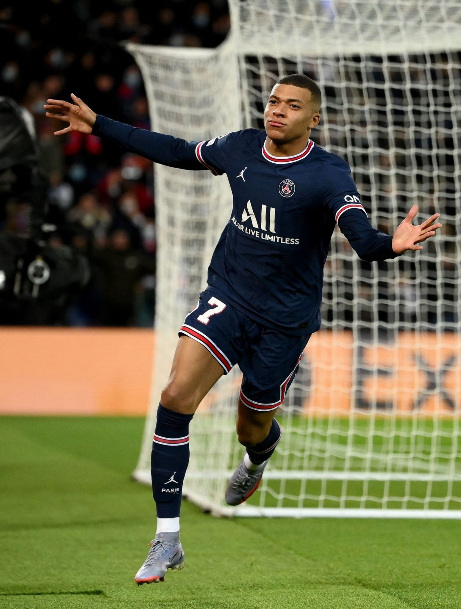 历史首次首发！埃迪vs杨瀚森跳球