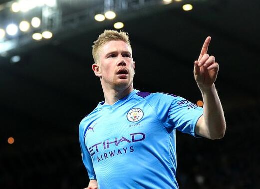 T倒了！预热《怪奇物语》最终季，拜仁球员穿特制热身服出场（拜仁球员穿定制热身服亮相，为《怪奇物语》最终季预热）