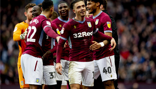 英超半场：阿马德破僵，卡塞米罗破门，曼联暂2-1伯恩茅斯（英超半场战报：阿马德首开纪录，卡塞米罗建功，曼联暂以2-1领先伯恩茅斯）