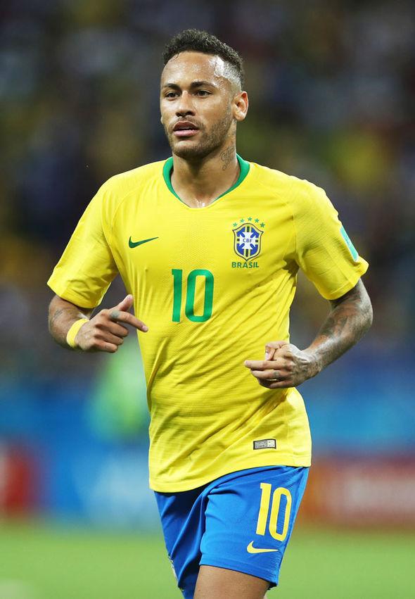 半场战报：尤文2-1卡利亚里，伊尔迪兹双响，弗拉霍维奇伤退