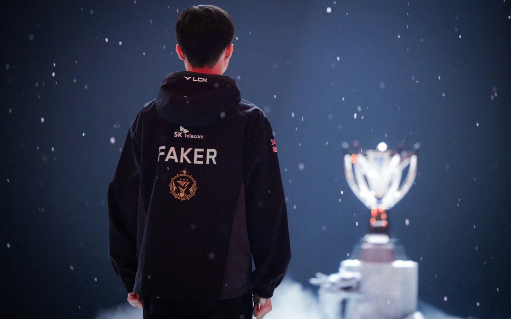 前LPL解说kitty更博晒照：Joy in Paris