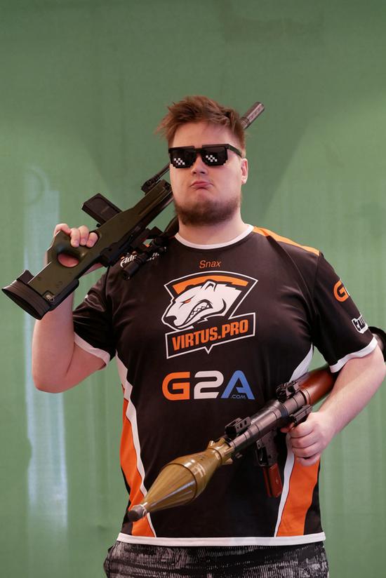 Zeus 反击， Delight 的终极技能改变了命运！ Zeus 奥拉夫斩杀 Hanwha Life Esports 击败 T1