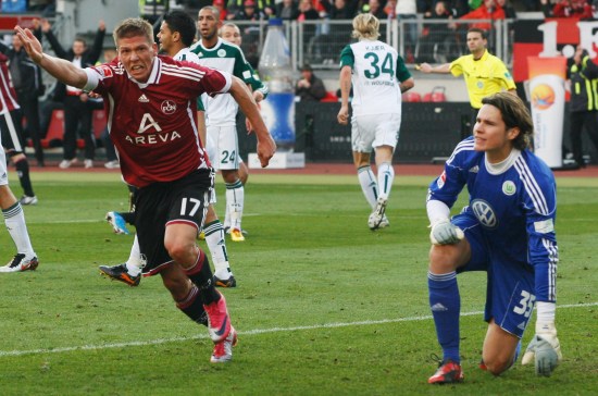 国足训练营进入封闭模式，外界信息有限（国足训练营封闭管理启动，外界难获信息）