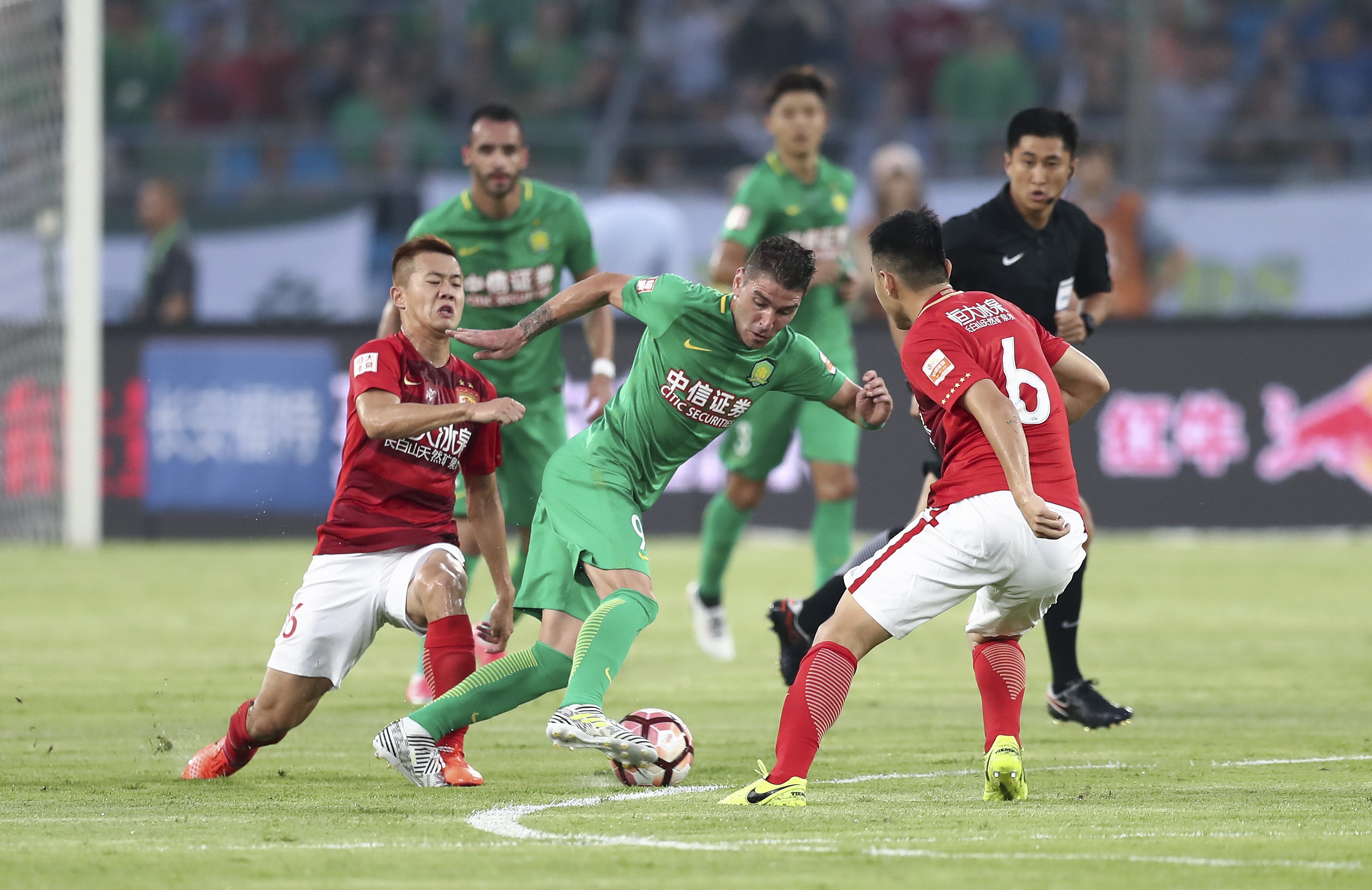 明知阿隆索镇不住巨星，皇马当初为啥还要请他？