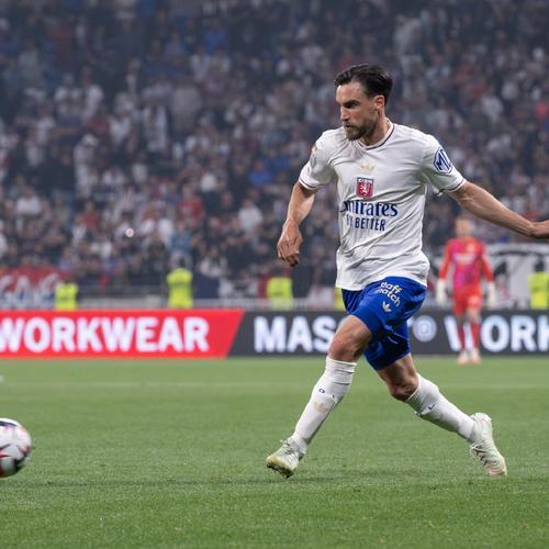 内马尔：我的心永远属于桑托斯；之后将进行膝盖半月板手术